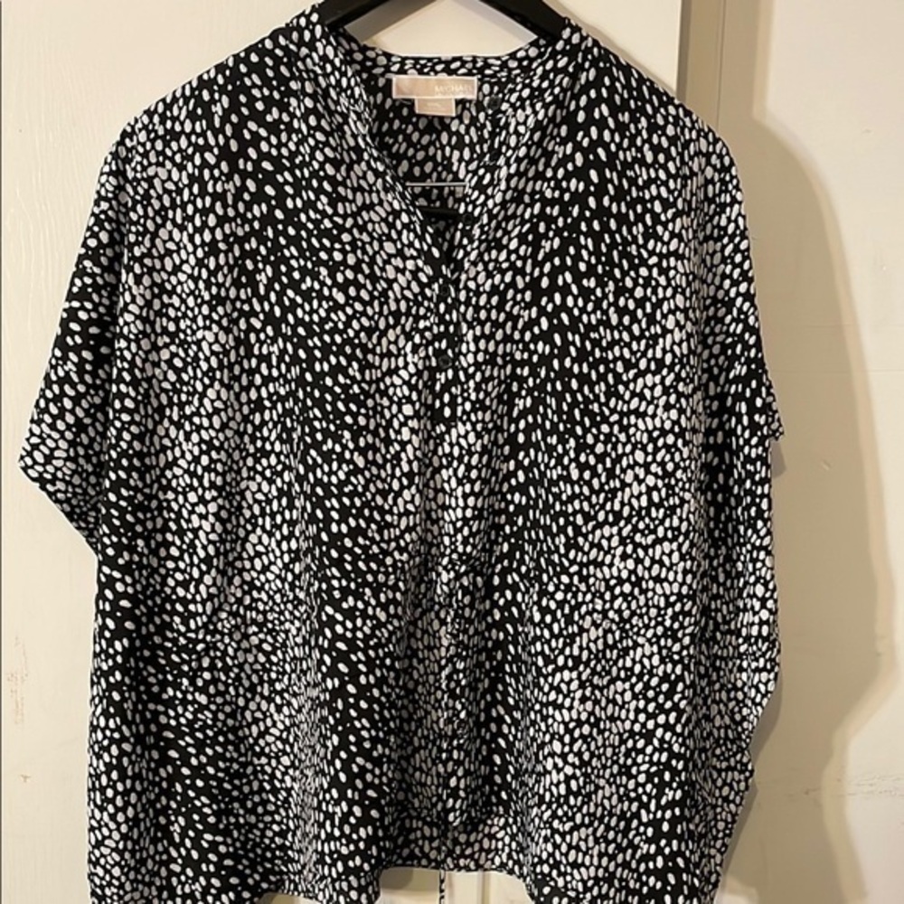 Michael Kors Black and White Patterned Blouse. #10